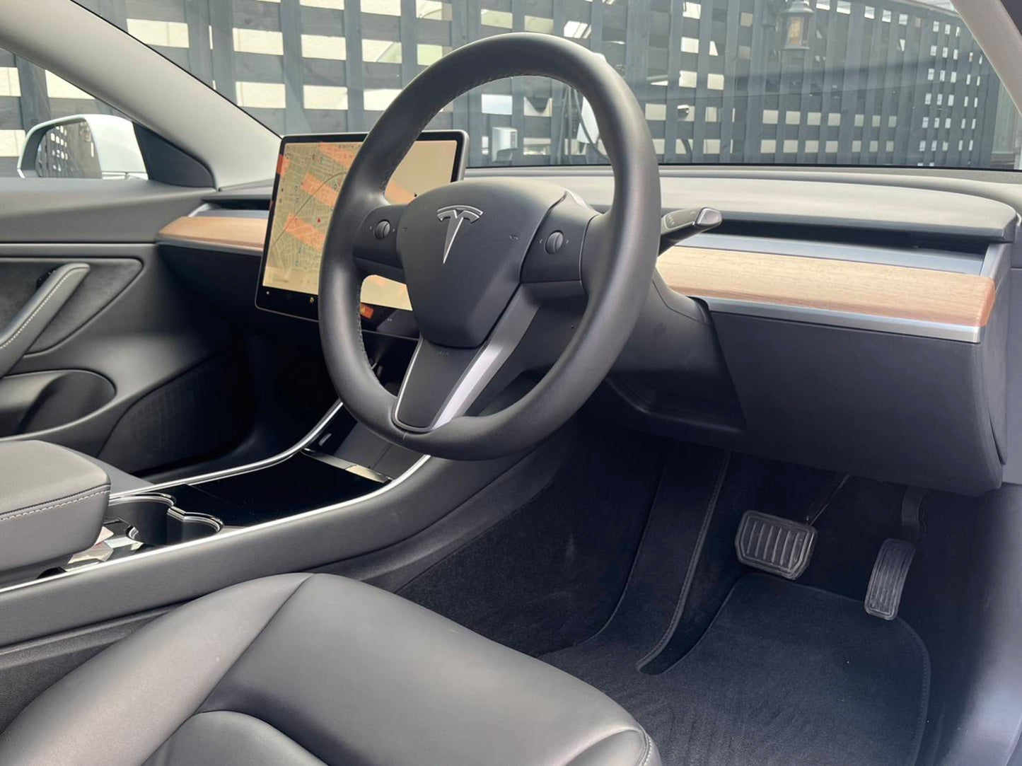 TESLA(テスラ)モデル3のレンタカーでEV(電気自動車)体験&サスティナブル観光!